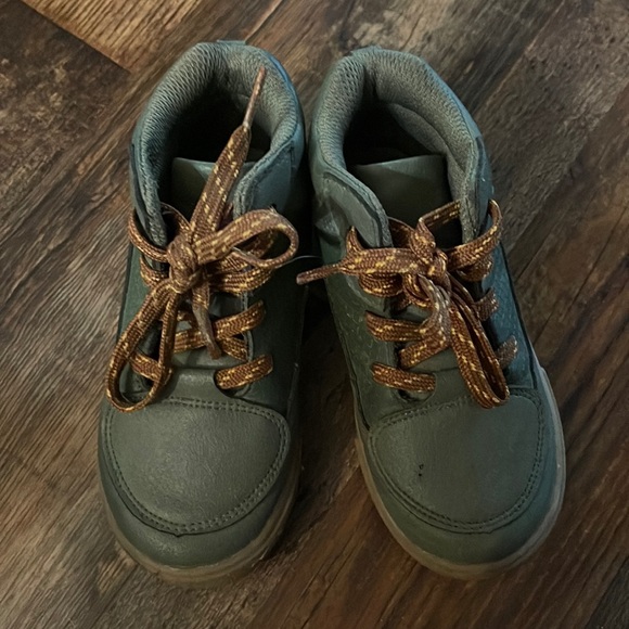 OshKosh B'gosh Other - OshKosh High Top Sneakers